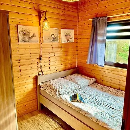 Alojamento de Turismo Selvagem Dolina Bella - Ogrzewany Domek Z Balia, Sauna I Kominkiem W Sercu Kaszub Golubie