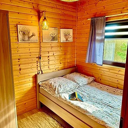 بيت خشبي Dolina Bella - Z Balia, Basenem, Sauna I Klimatyzacja W Sercu Kaszub *
